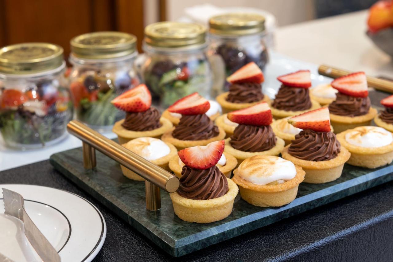 Protea Hotel By Marriott Johannesburg Balalaika Sandton Ngoại thất bức ảnh