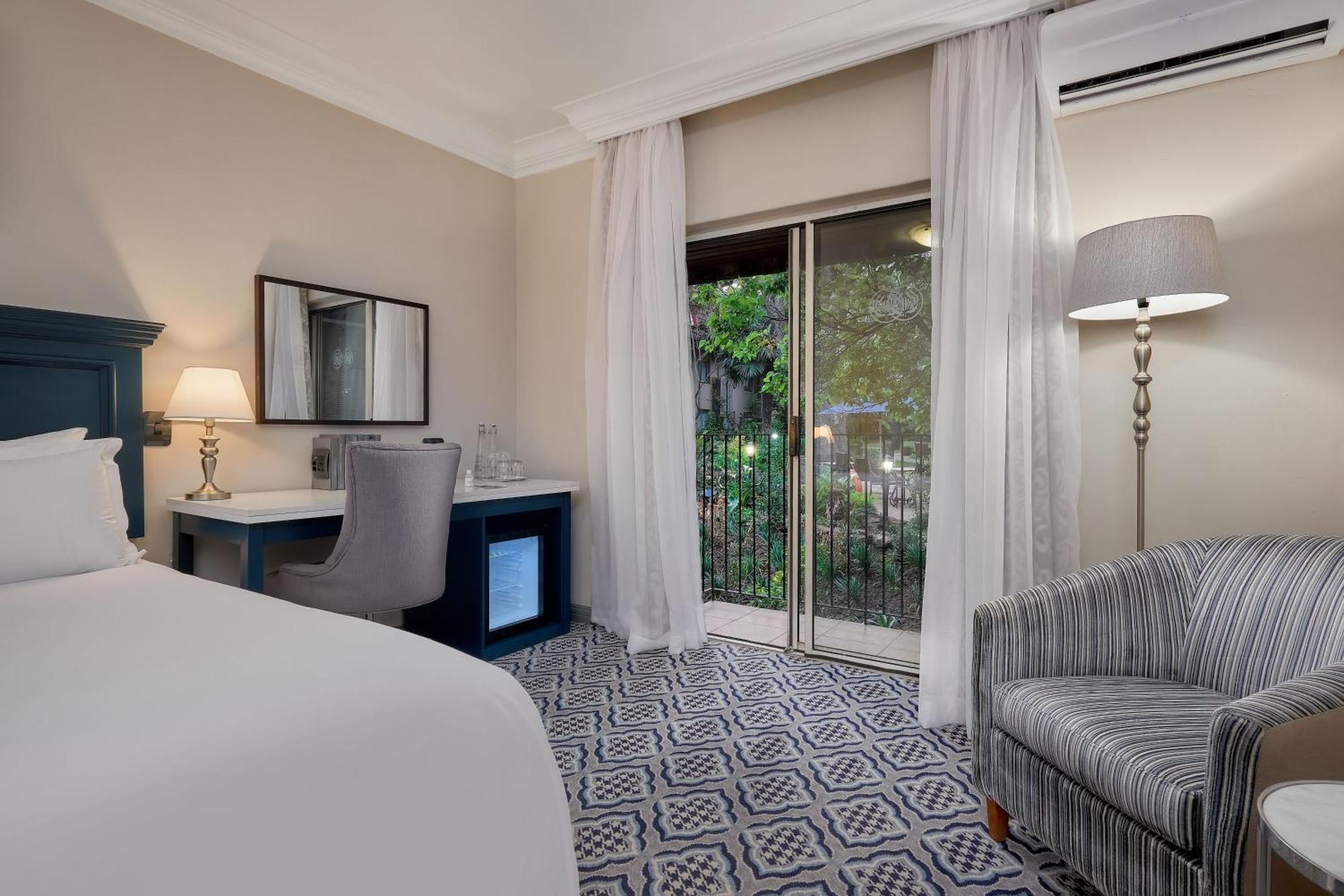 Protea Hotel By Marriott Johannesburg Balalaika Sandton Ngoại thất bức ảnh